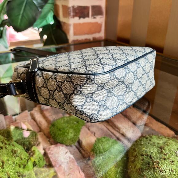 Gucci Blue Crossbody Bag with Iconic Design - Picture 4 of 11